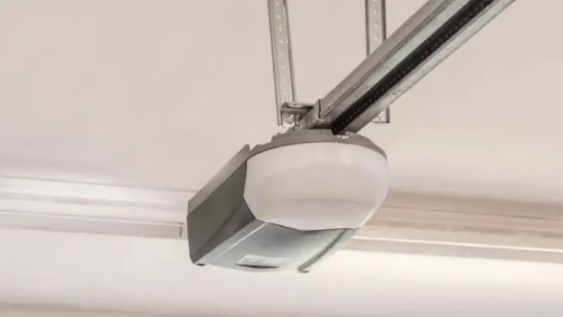 Garage door opener and overhead drive assembly