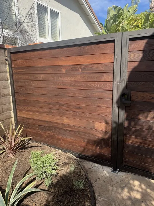 Wood grain, horizontal boards and dark framing