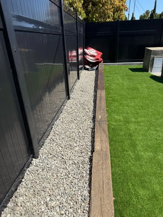 Panel alignment and supports along the garden