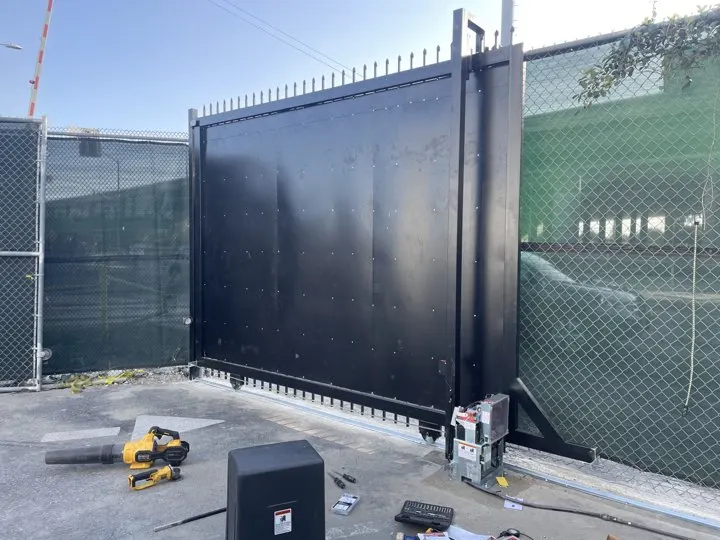 Frame and operator area during installation work