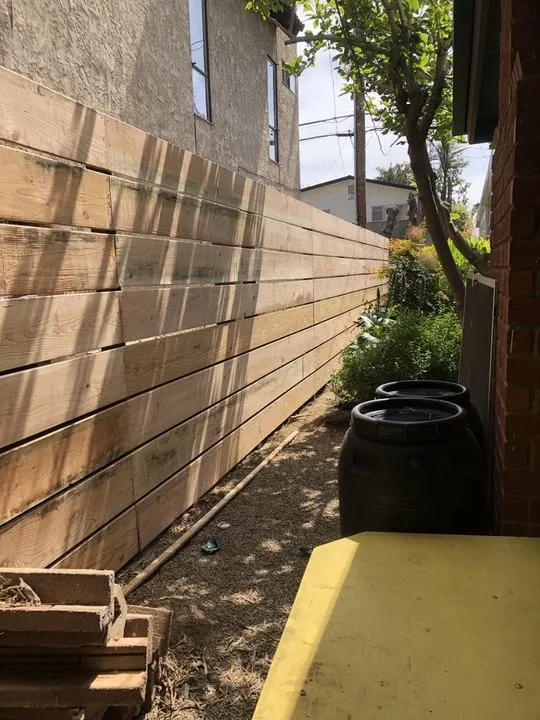 Reverse-side view of the horizontal timber boundary.