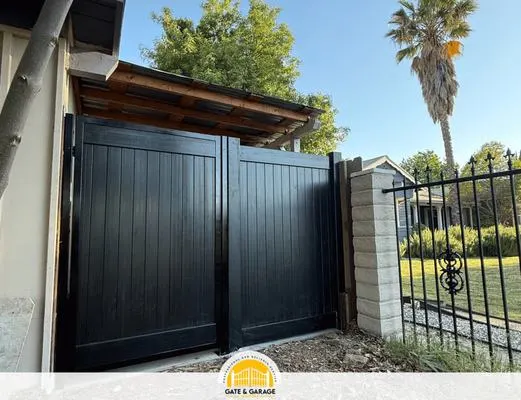 Related vertical-panel side entrance at a different property; a separate styling example.