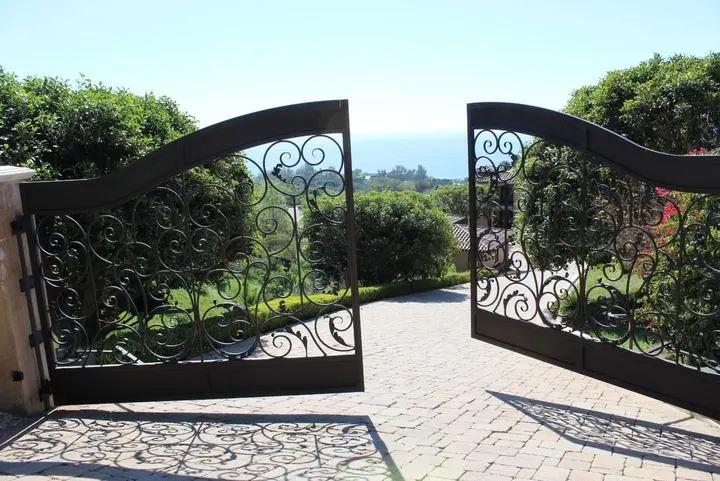 Curved double gate with open scrollwork