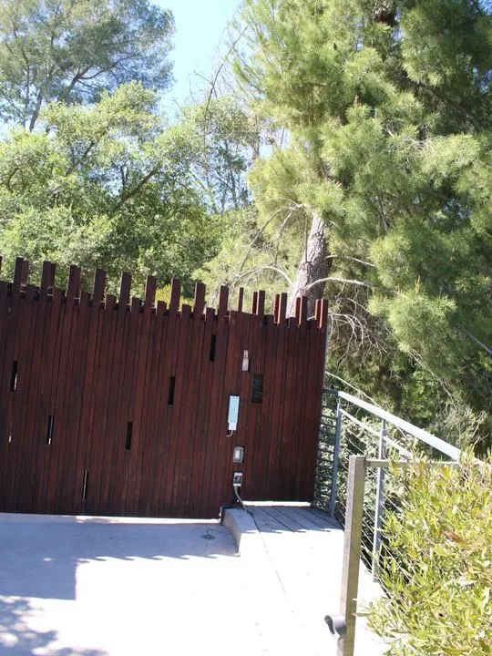 Staggered boards across the entrance